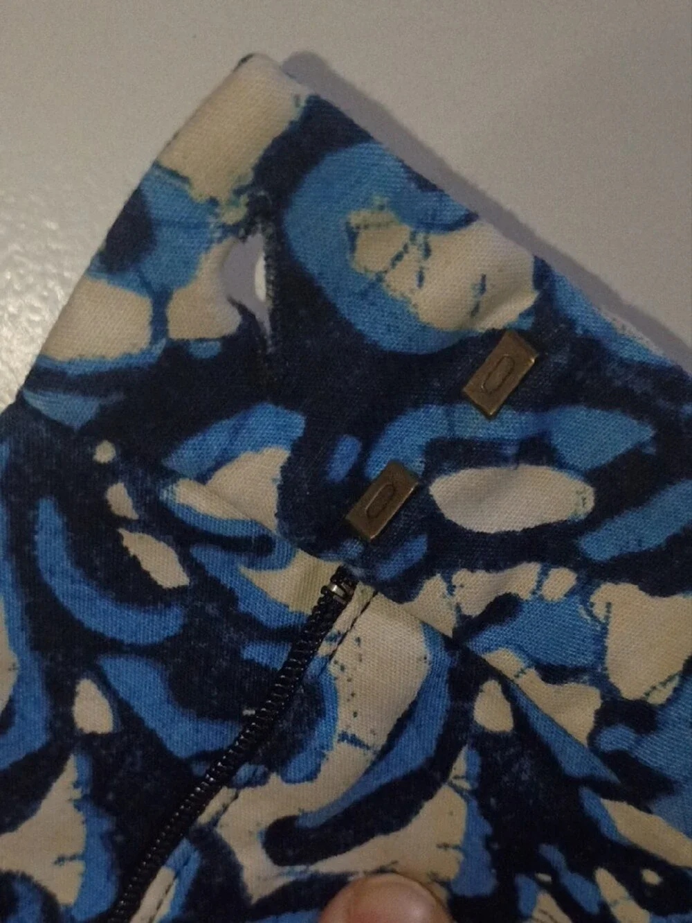 Michael Michael Kors Blue & White Paisley Print Shorts - Size 12